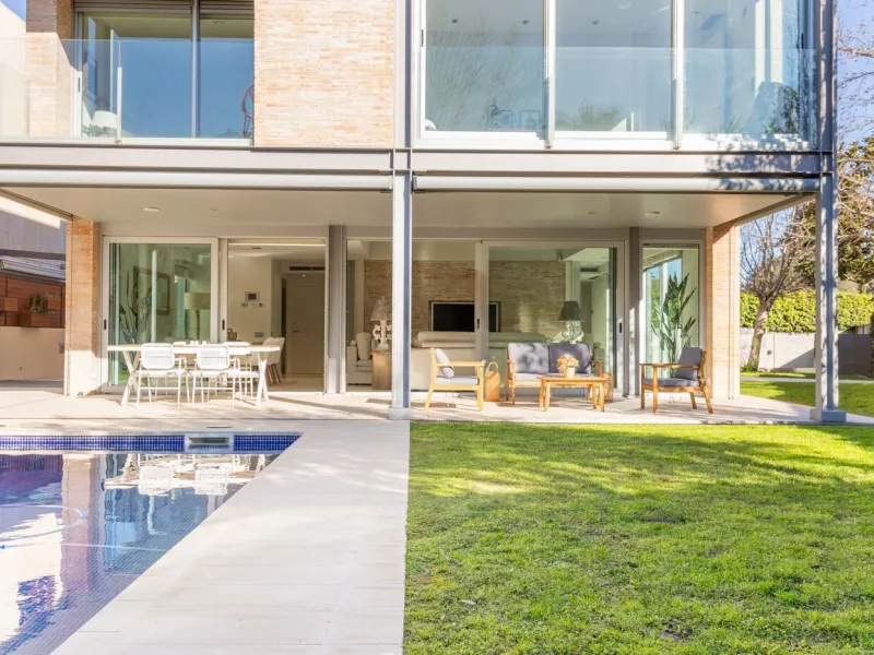 Casa exclusiva con jardín, piscina y ascensor en Sant Cugat del Valles, Barcelona