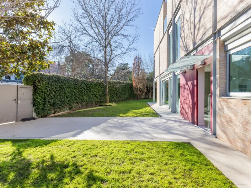Casa exclusiva con jardín, piscina y ascensor en Sant Cugat del Valles, Barcelona