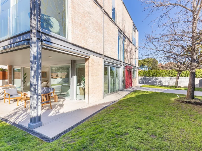 Casa exclusiva con jardín, piscina y ascensor en Sant Cugat del Valles, Barcelona