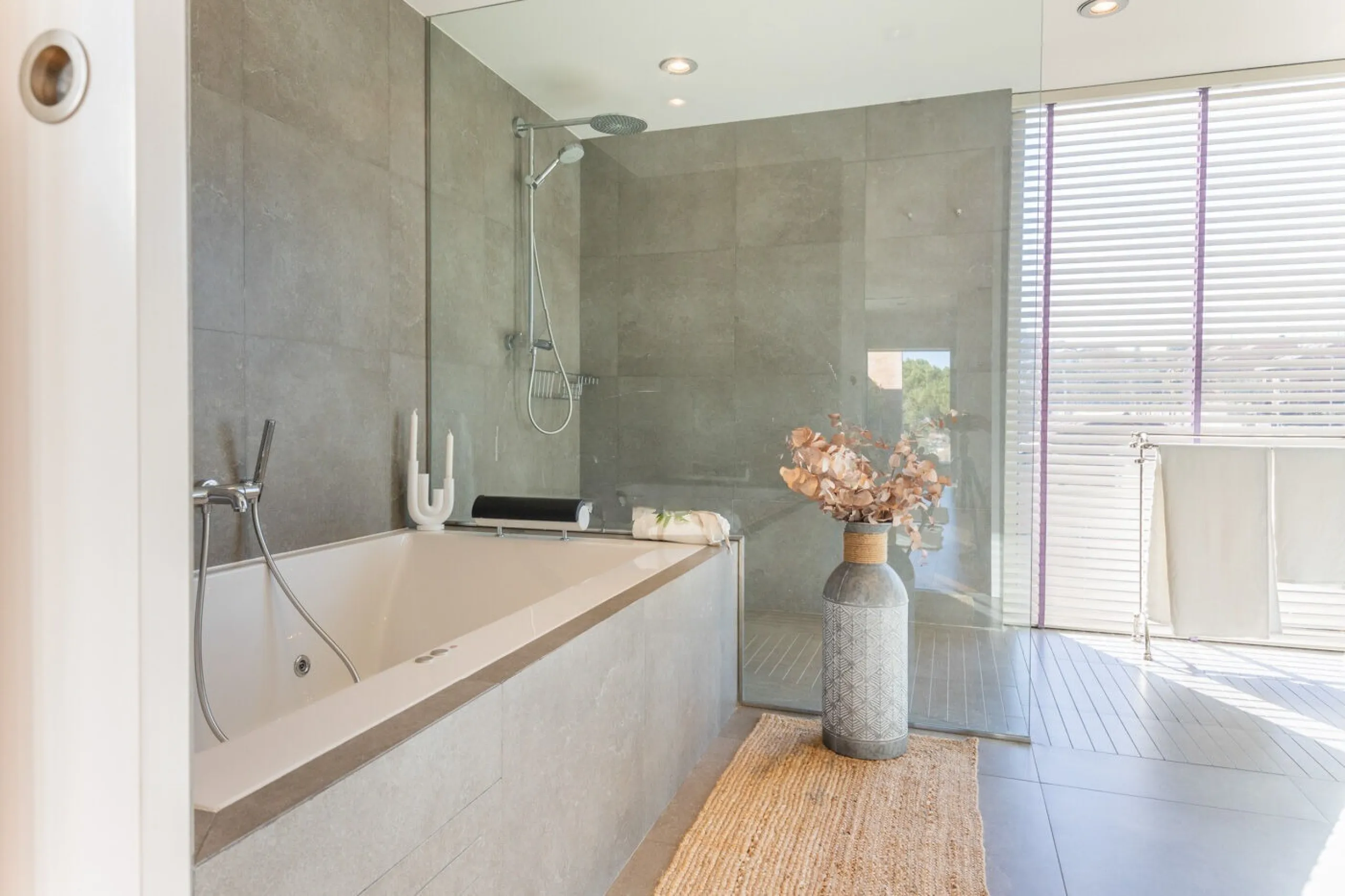 Casa exclusiva con jardín, piscina y ascensor en Sant Cugat del Valles, Barcelona