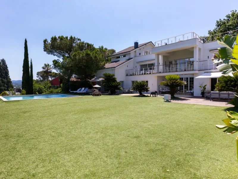 Villa impresionante con vistas panorámicas en Sant Cugat del Valles, Barcelona