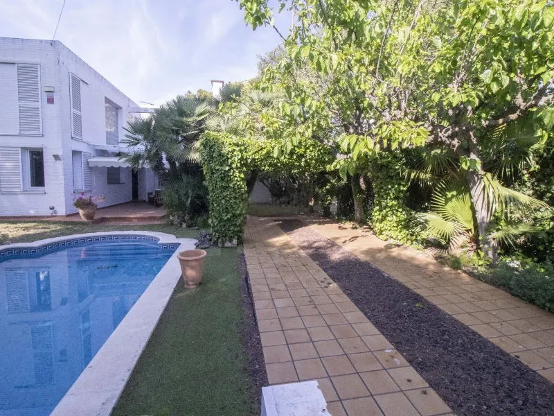 Spacious Family Home with Garden, Terraces and Pool in Coma-Ruga, Costa Dorada