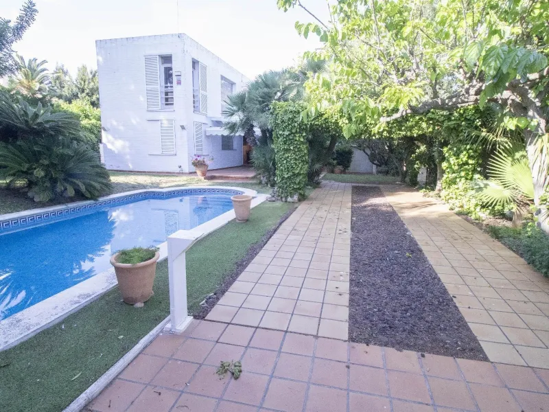 Spacious Family Home with Garden, Terraces and Pool in Coma-Ruga, Costa Dorada