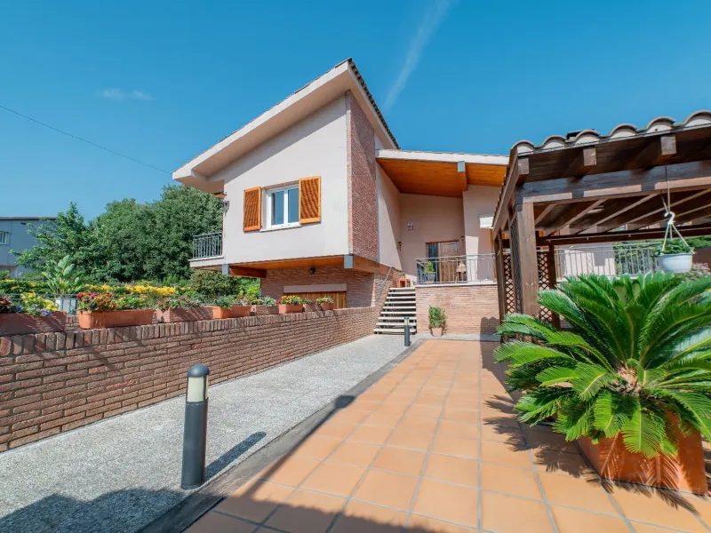 Acogedora casa con piscina y amplio jardín en Arenys de Munt, Barcelona