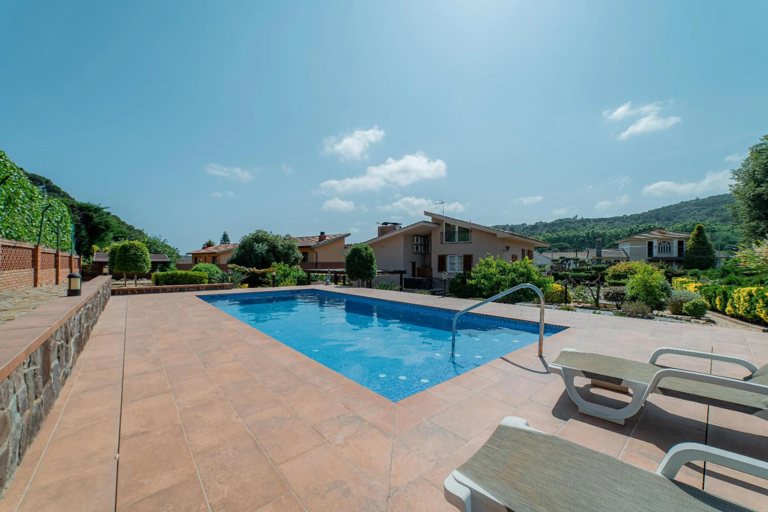 Acogedora casa con piscina y amplio jardín en Arenys de Munt, Barcelona