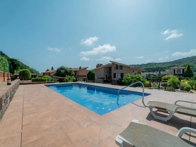 Acogedora casa con piscina y amplio jardín en Arenys de Munt, Barcelona