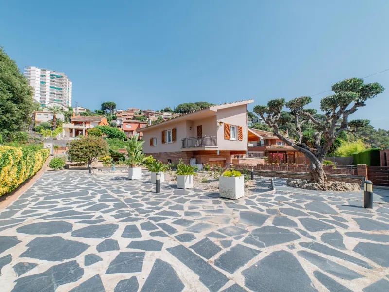 Acogedora casa con piscina y amplio jardín en Arenys de Munt, Barcelona