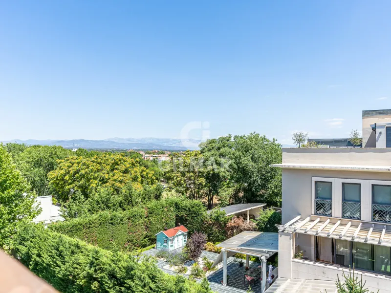 Duplex penthouse in Valdemarín - Madrid