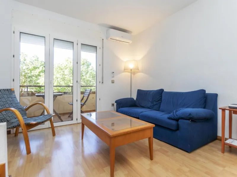 Adosado luminoso con terrazas, garaje y acceso directo a la piscina en Palamós, Costa Brava