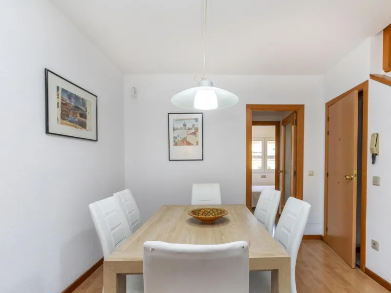 Adosado luminoso con terrazas, garaje y acceso directo a la piscina en Palamós, Costa Brava