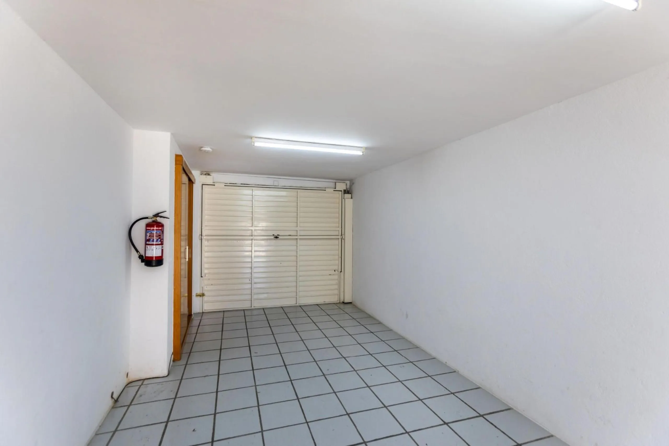 Adosado luminoso con terrazas, garaje y acceso directo a la piscina en Palamós, Costa Brava