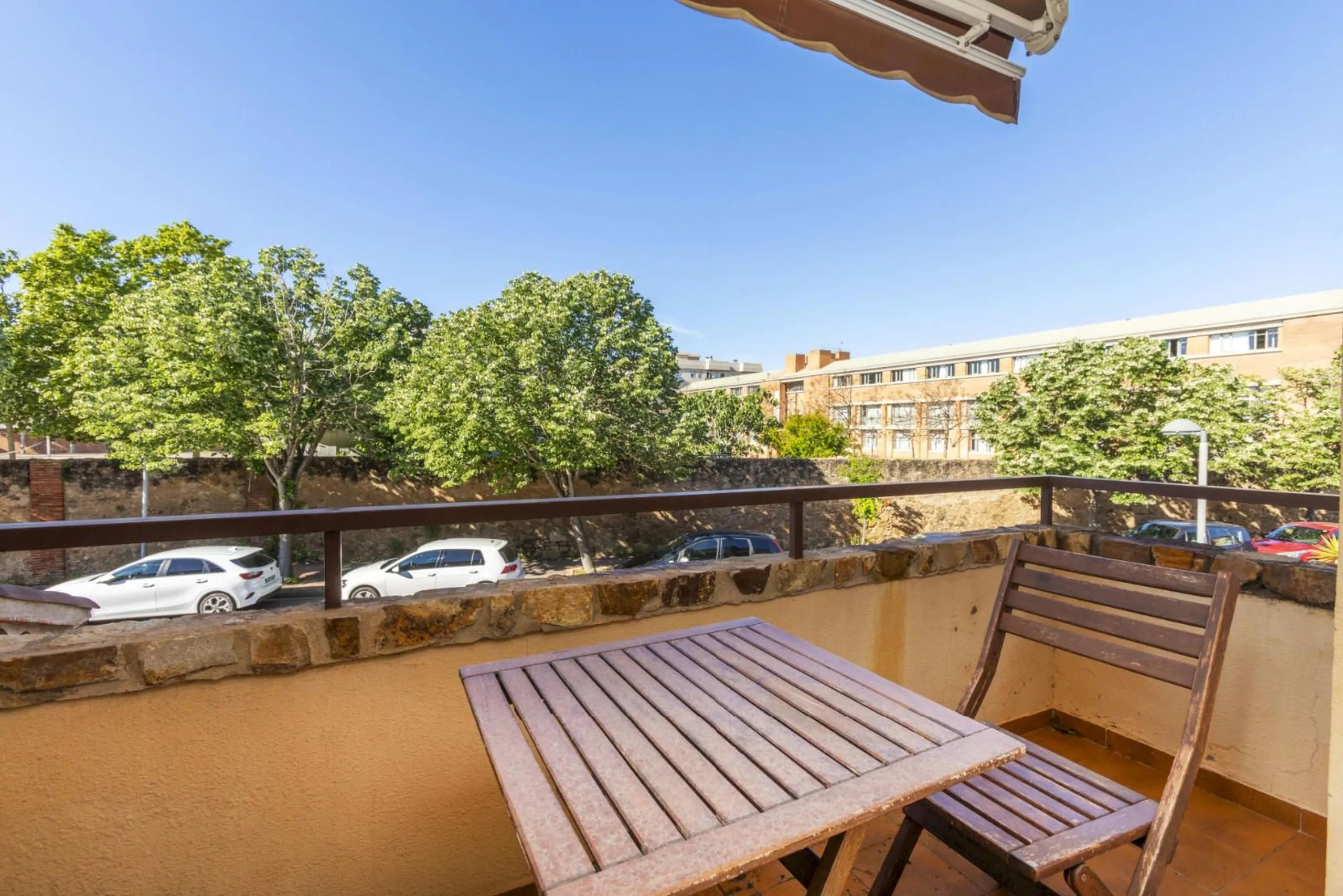 Adosado luminoso con terrazas, garaje y acceso directo a la piscina en Palamós, Costa Brava