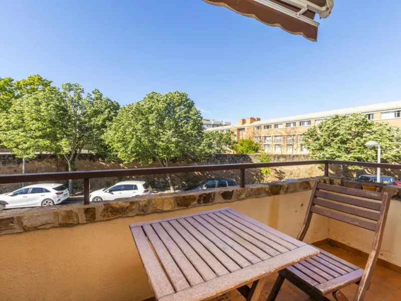 Adosado luminoso con terrazas, garaje y acceso directo a la piscina en Palamós, Costa Brava