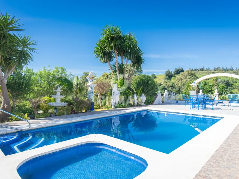 Villa in Estepona Este - Málaga