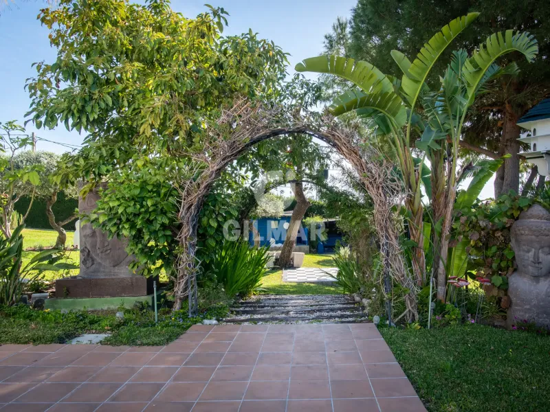 Villa in Estepona Este - Málaga