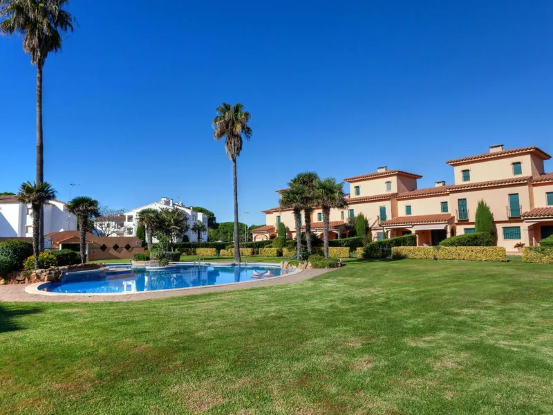 Exclusive Ground Floor Apartment with Private Garden and Sea Views in Pals, Costa Brava