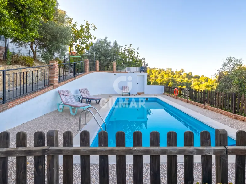 Villa in Colmenar (Málaga) - Málaga