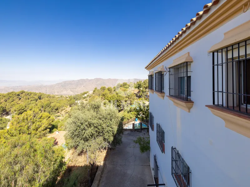 Villa in Colmenar (Málaga) - Málaga