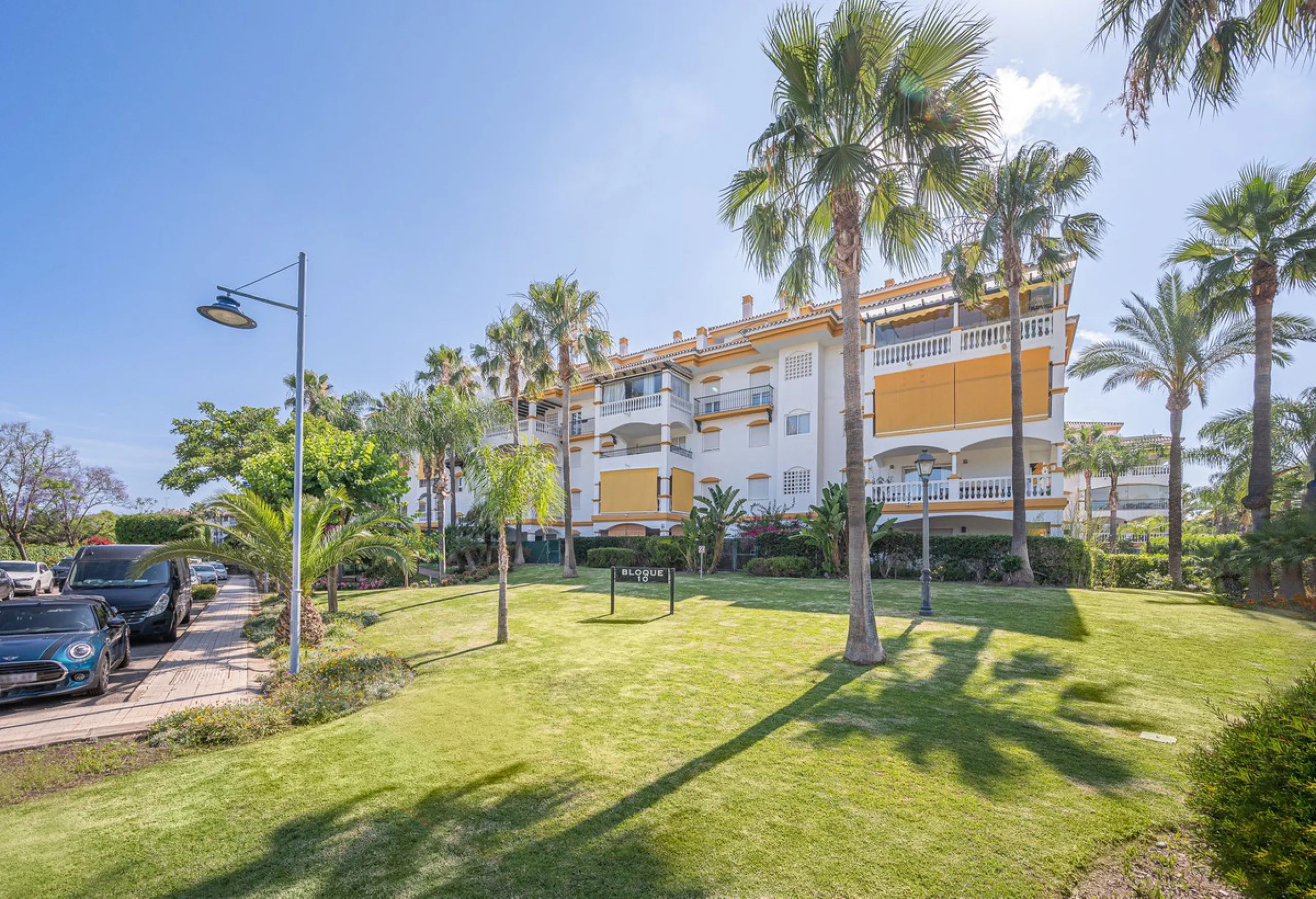 Middle Floor Apartment, Nueva Andalucía, Costa del Sol.