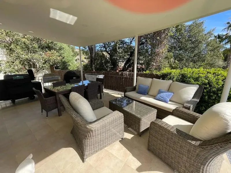 Villa exclusiva con jardín, piscina y vistas al mar en Pedralbes, Barcelona