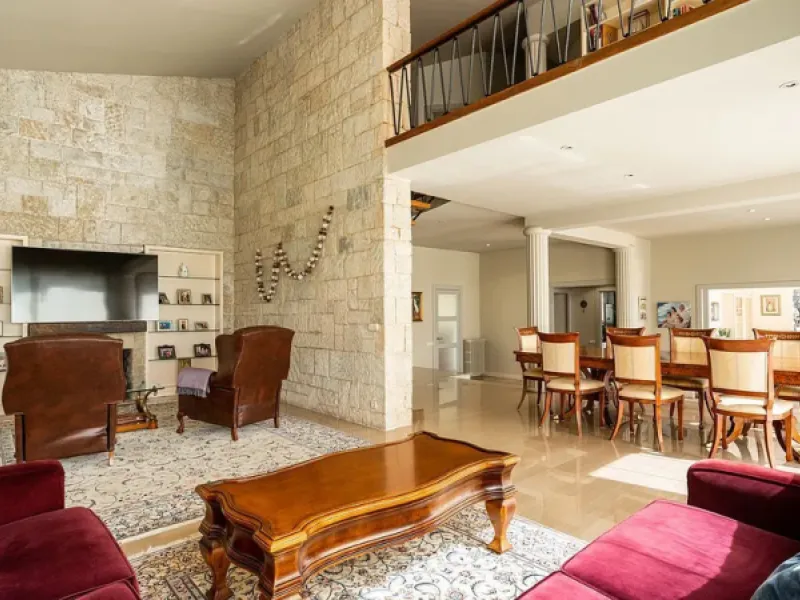 Villa exclusiva con jardín, piscina y vistas al mar en Pedralbes, Barcelona