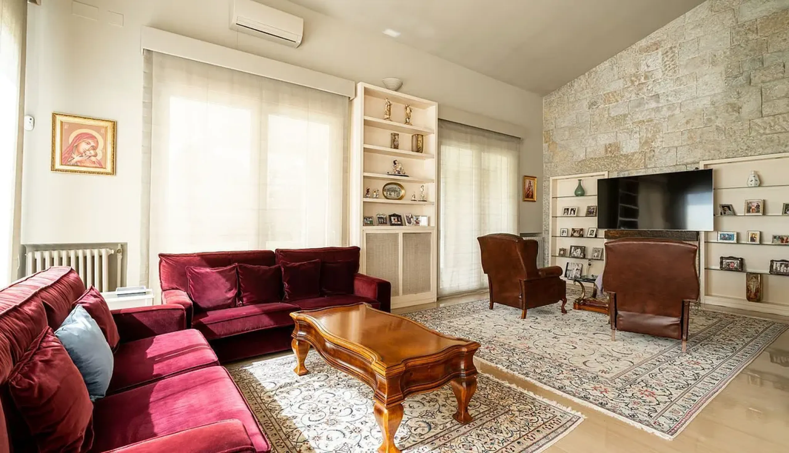 Villa exclusiva con jardín, piscina y vistas al mar en Pedralbes, Barcelona