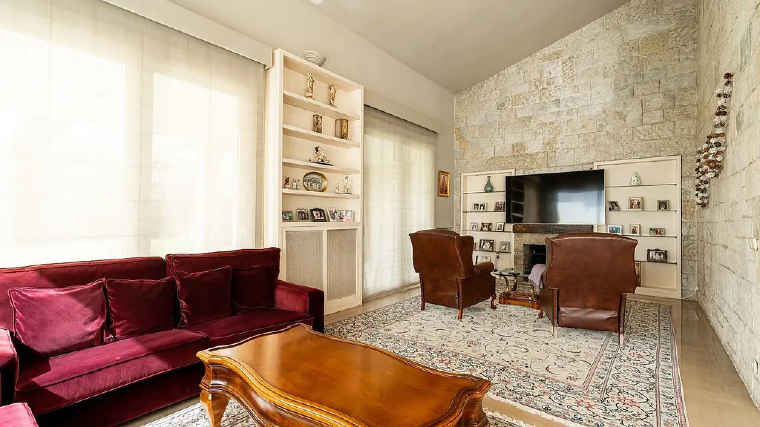 Villa exclusiva con jardín, piscina y vistas al mar en Pedralbes, Barcelona