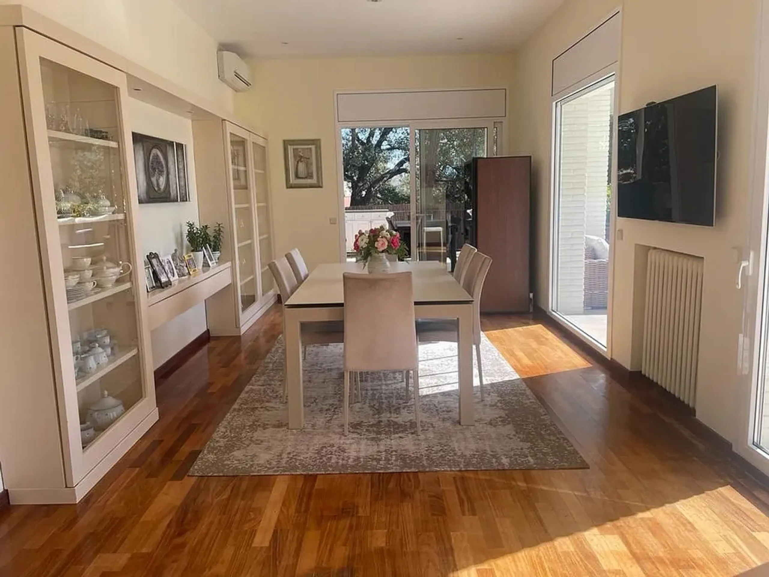 Villa exclusiva con jardín, piscina y vistas al mar en Pedralbes, Barcelona