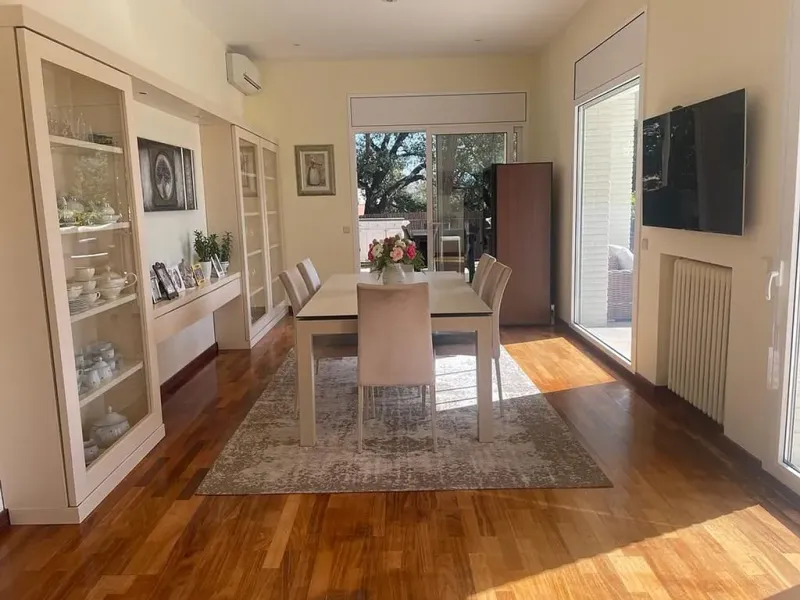 Villa exclusiva con jardín, piscina y vistas al mar en Pedralbes, Barcelona