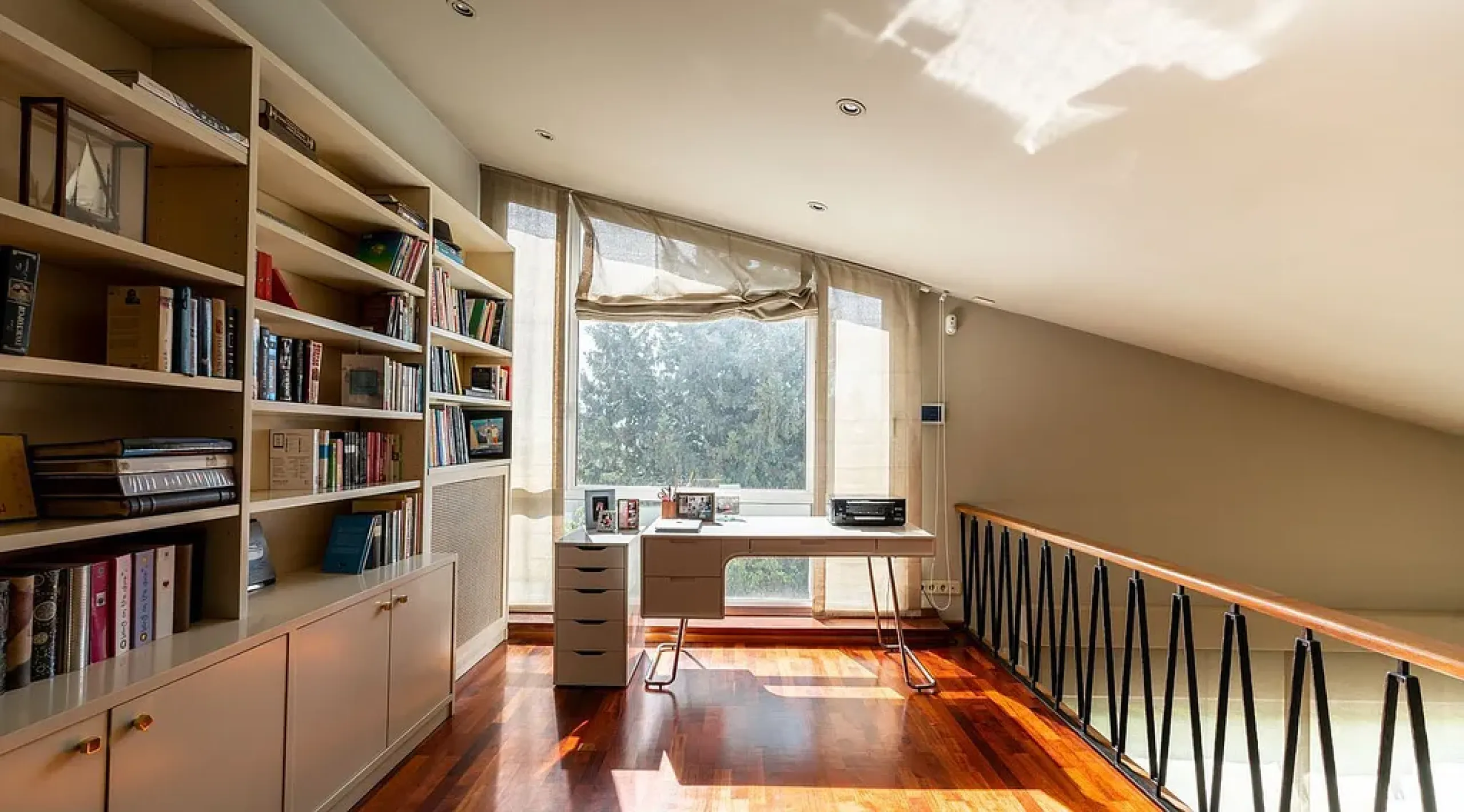Villa exclusiva con jardín, piscina y vistas al mar en Pedralbes, Barcelona