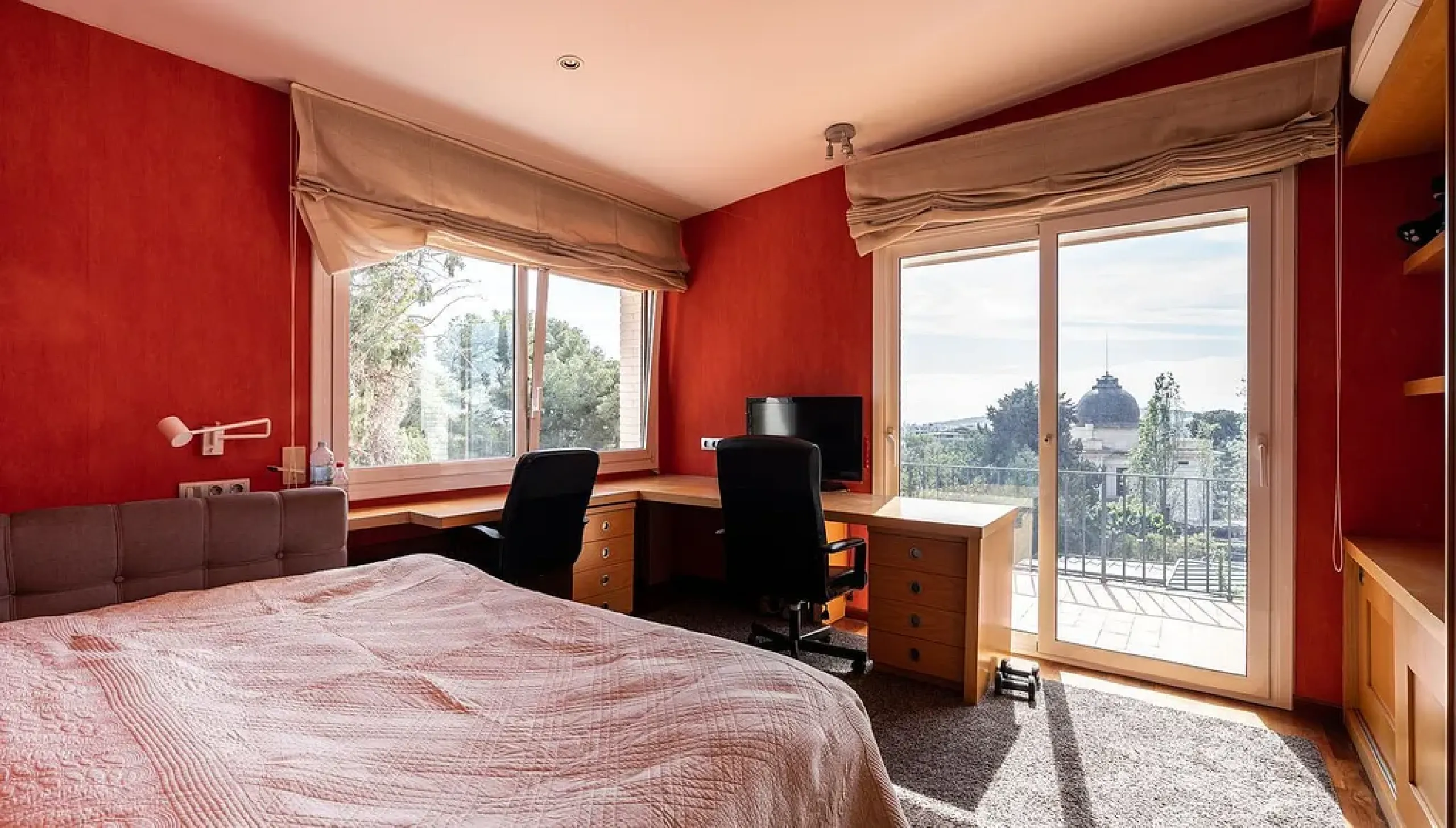 Villa exclusiva con jardín, piscina y vistas al mar en Pedralbes, Barcelona