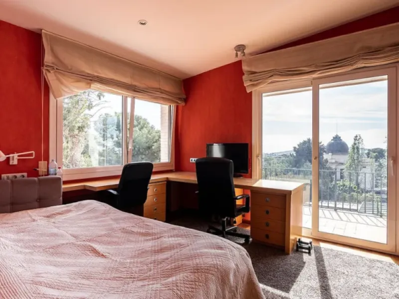 Villa exclusiva con jardín, piscina y vistas al mar en Pedralbes, Barcelona