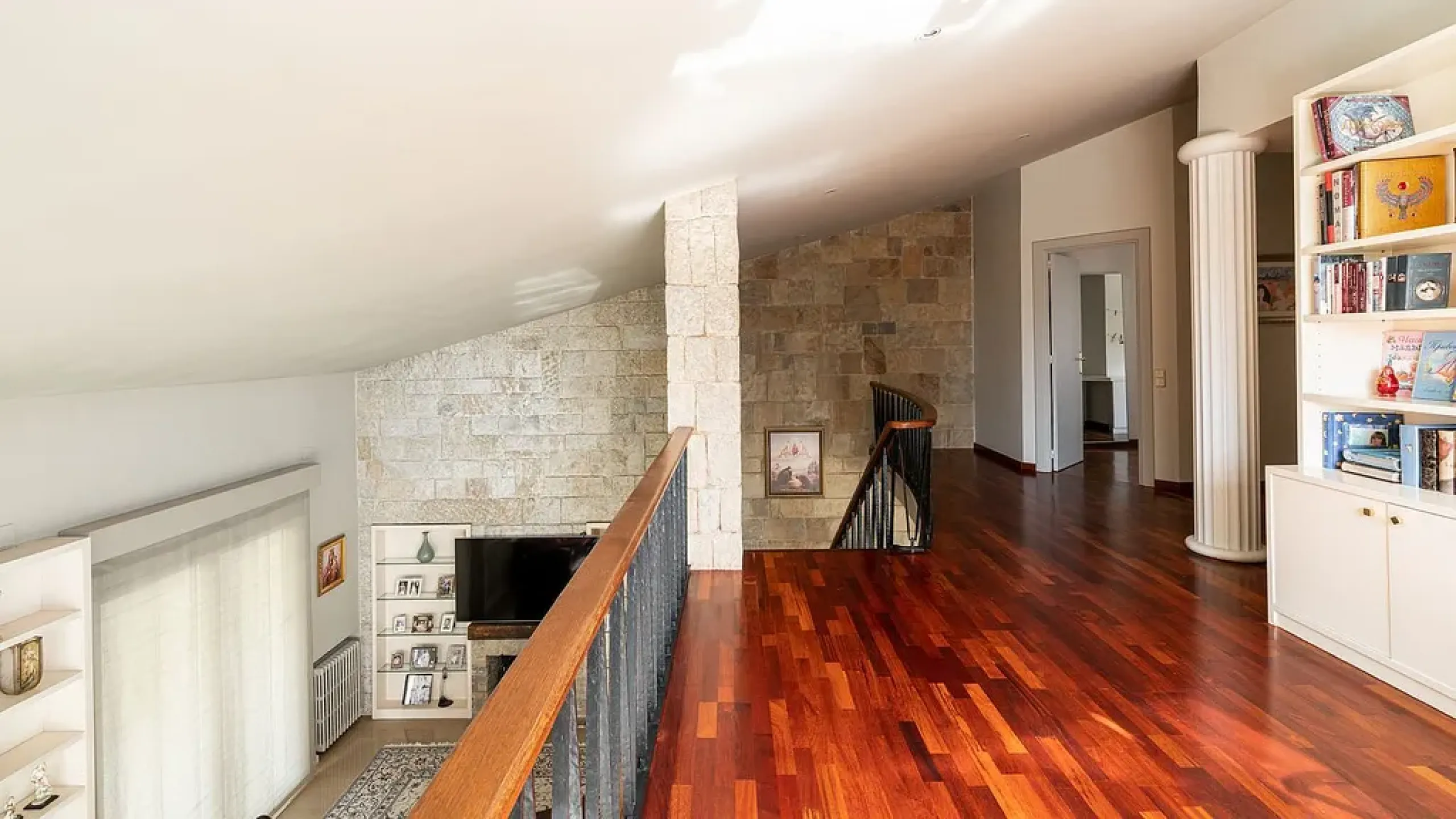 Villa exclusiva con jardín, piscina y vistas al mar en Pedralbes, Barcelona