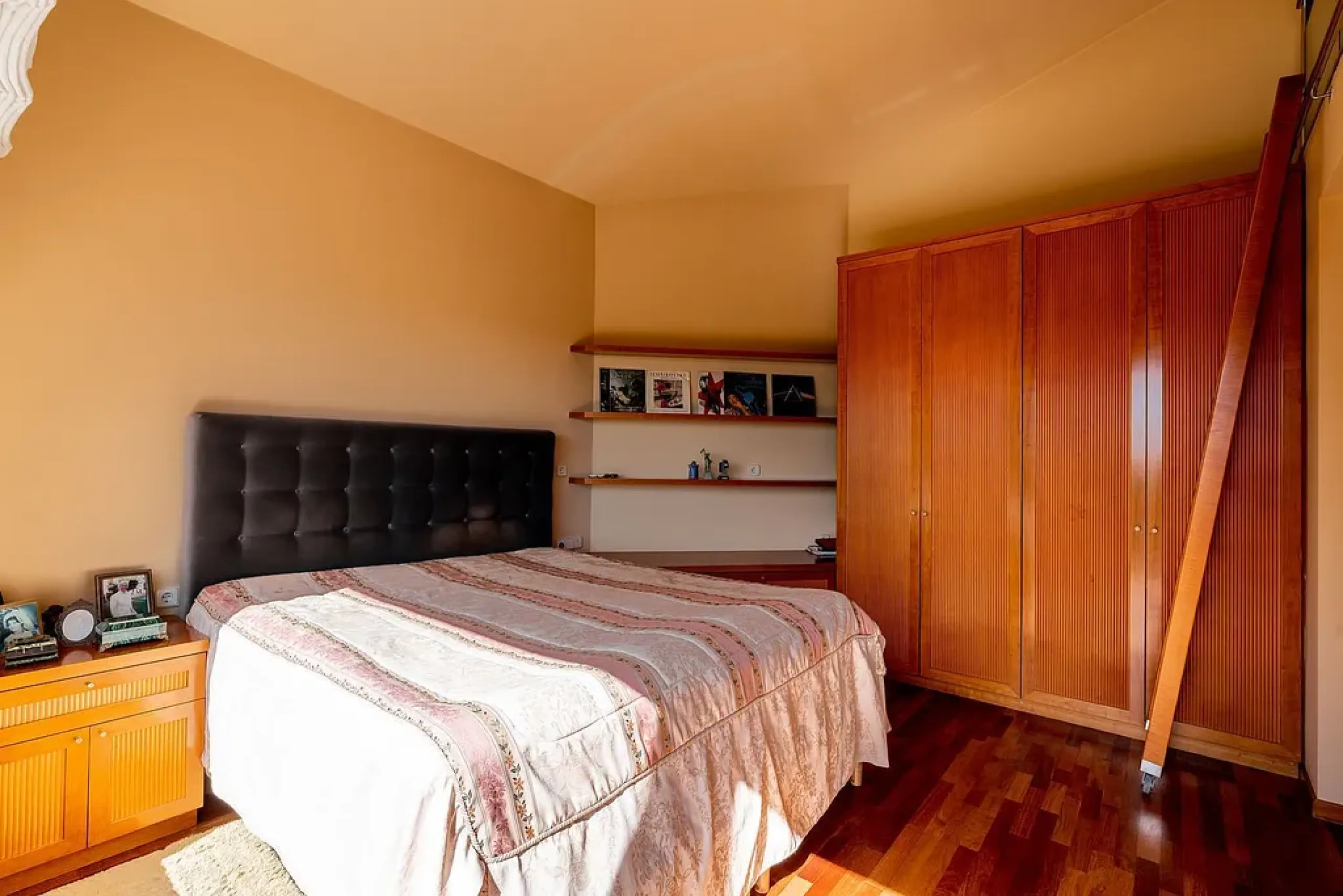 Villa exclusiva con jardín, piscina y vistas al mar en Pedralbes, Barcelona