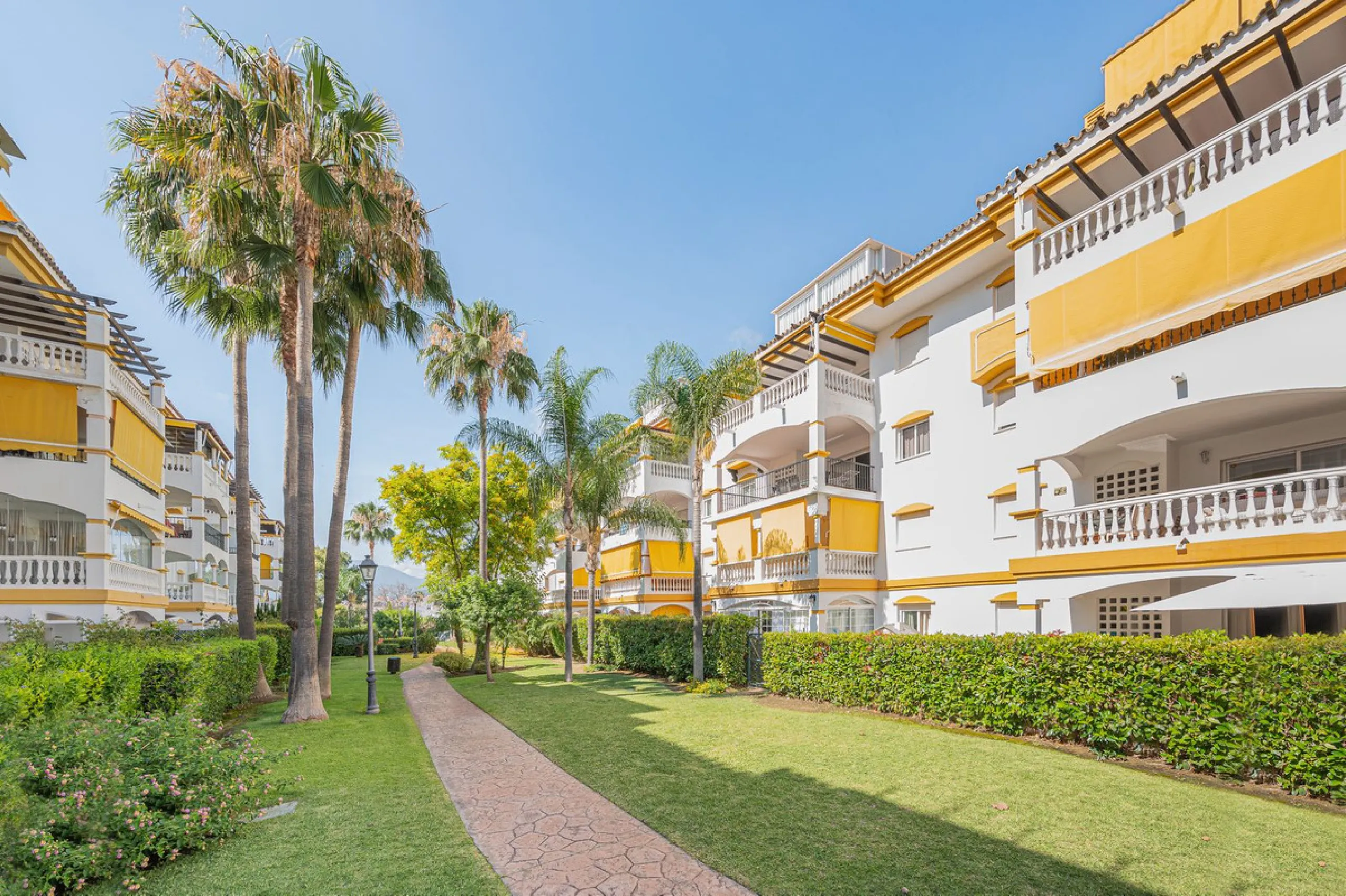 Middle Floor Apartment, Nueva Andalucía, Costa del Sol.