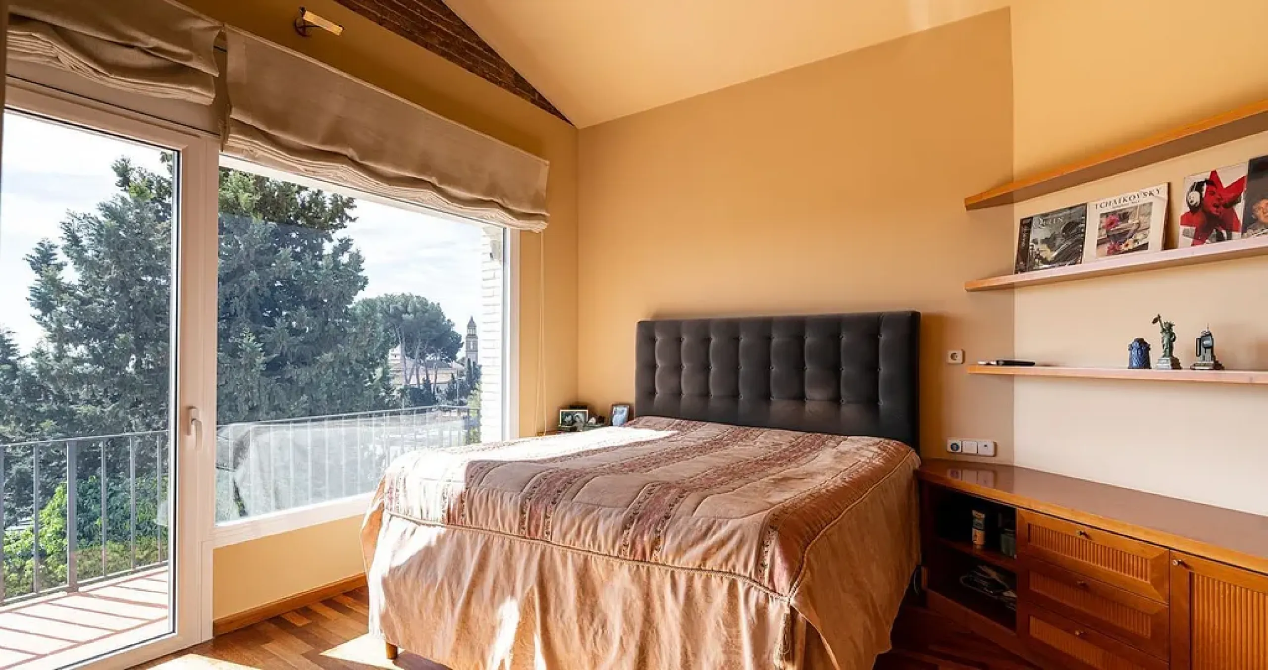 Villa exclusiva con jardín, piscina y vistas al mar en Pedralbes, Barcelona