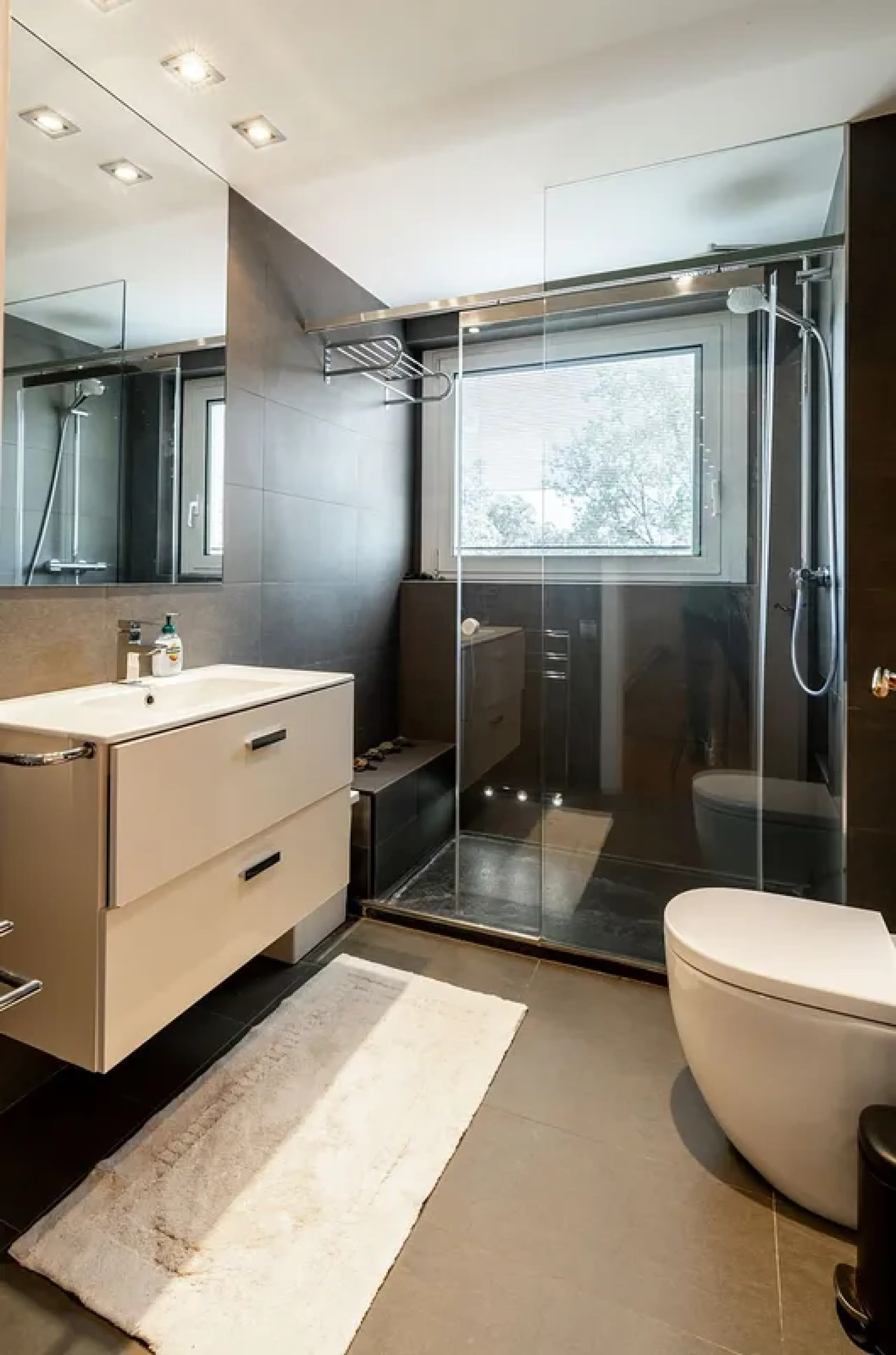 Villa exclusiva con jardín, piscina y vistas al mar en Pedralbes, Barcelona