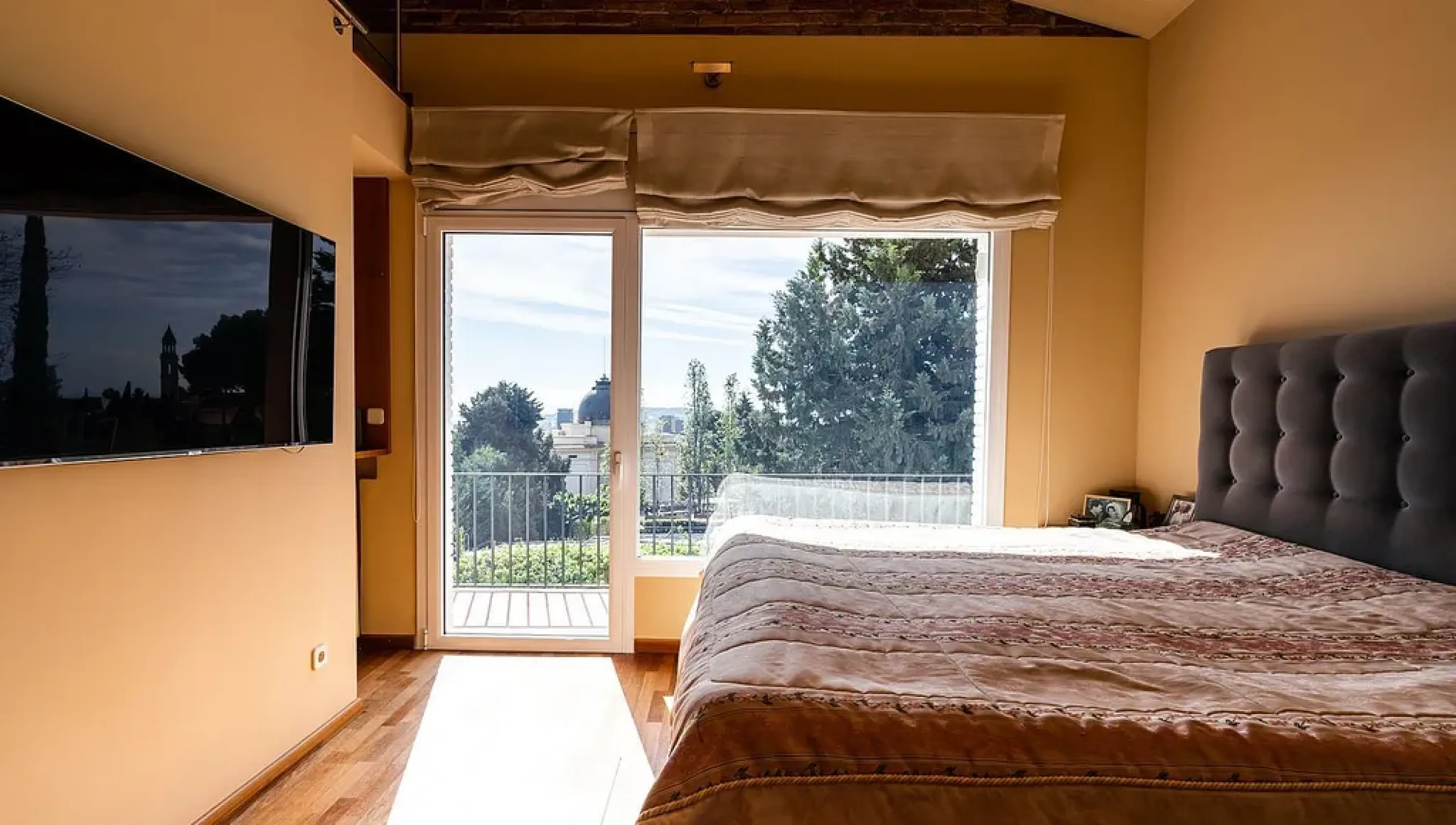 Villa exclusiva con jardín, piscina y vistas al mar en Pedralbes, Barcelona