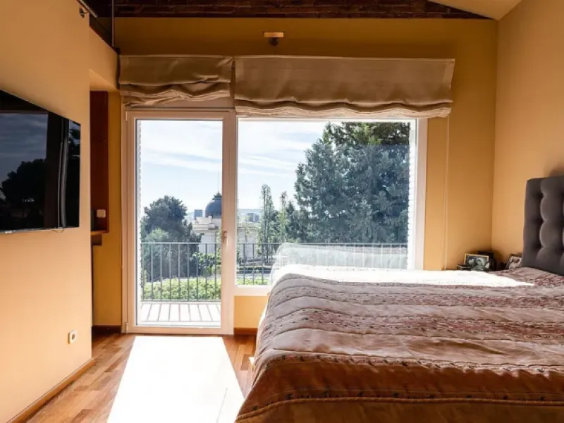 Villa exclusiva con jardín, piscina y vistas al mar en Pedralbes, Barcelona