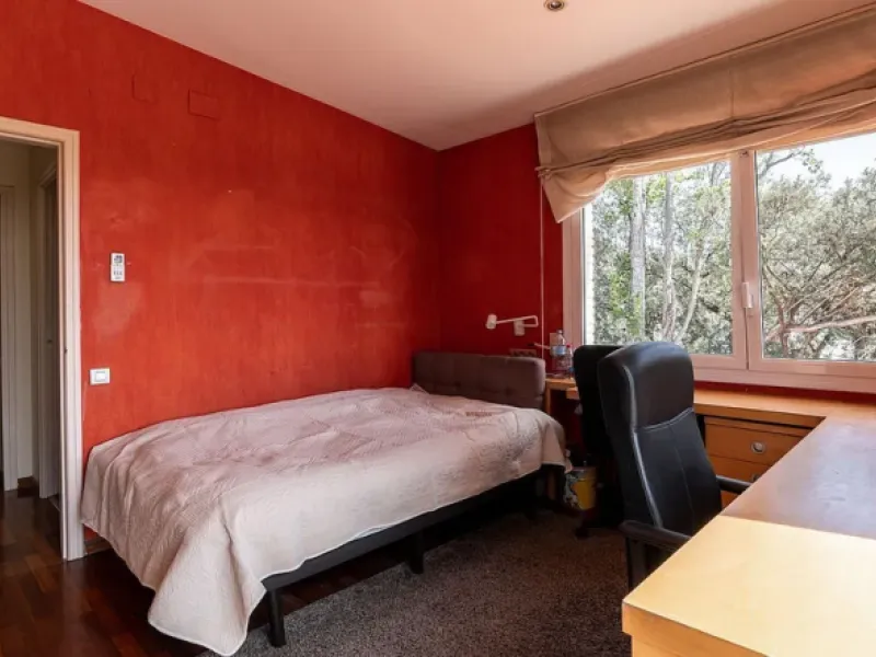 Villa exclusiva con jardín, piscina y vistas al mar en Pedralbes, Barcelona