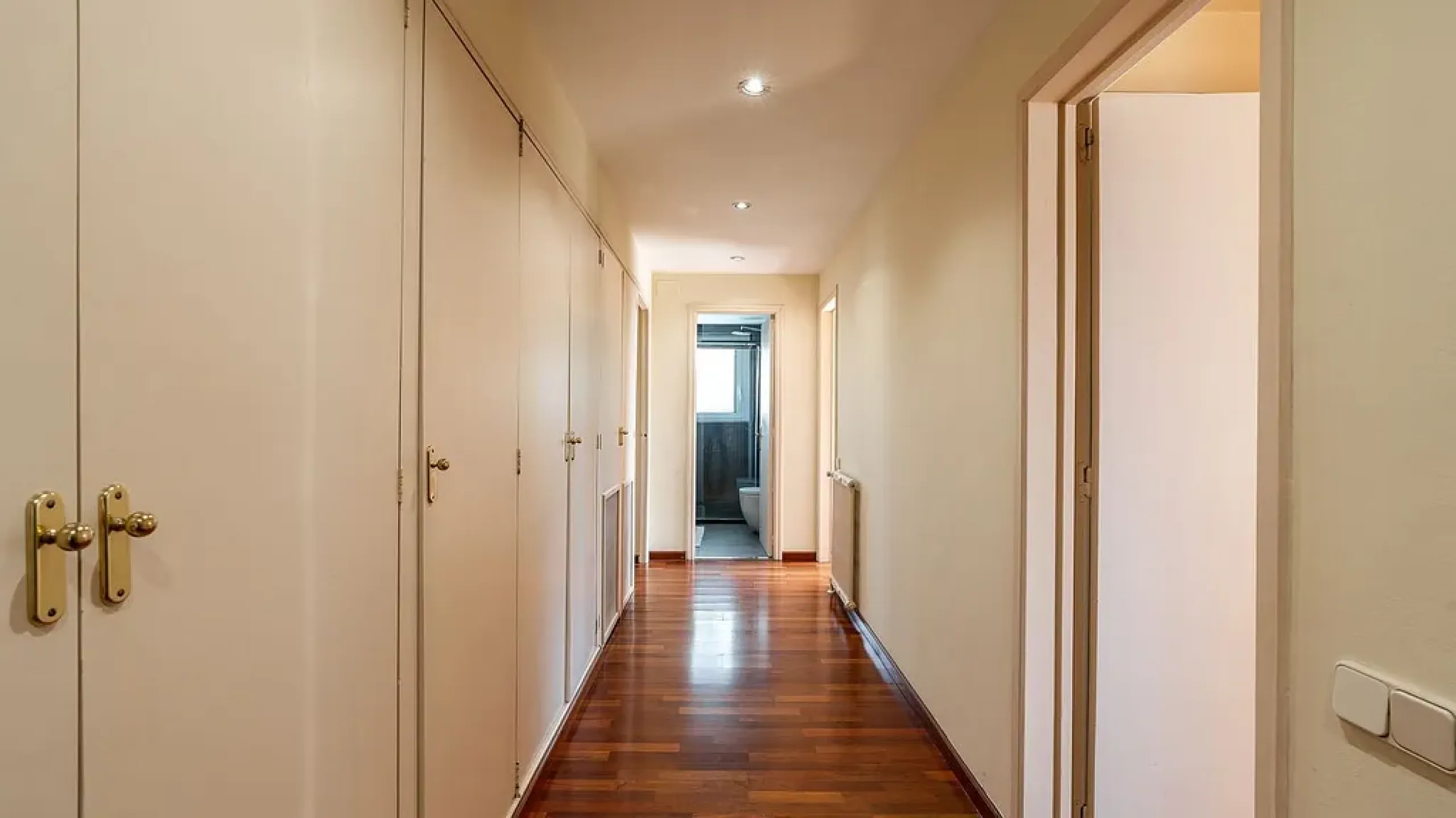 Villa exclusiva con jardín, piscina y vistas al mar en Pedralbes, Barcelona