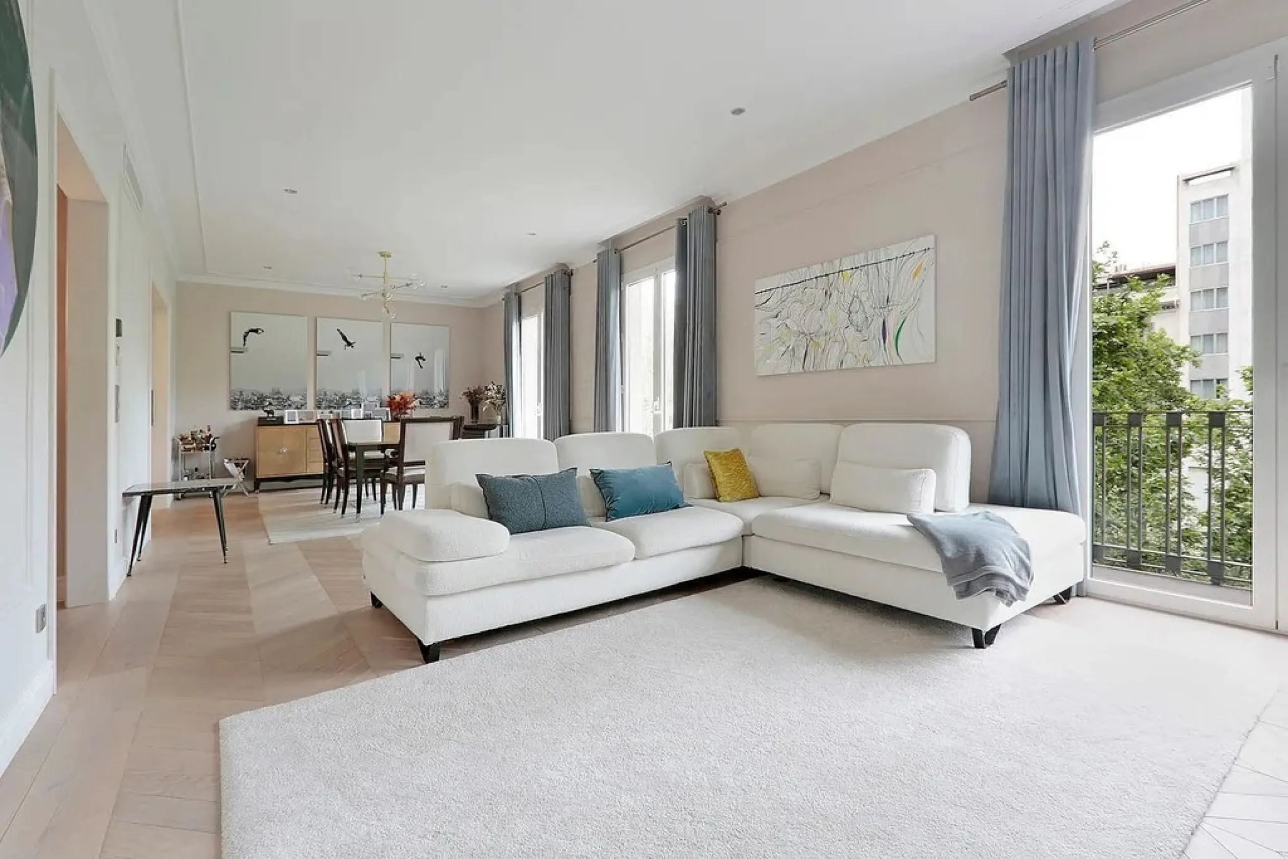 Amplio apartamento renovado en Avinguda Diagonal, junto a Turó Parc, Barcelona
