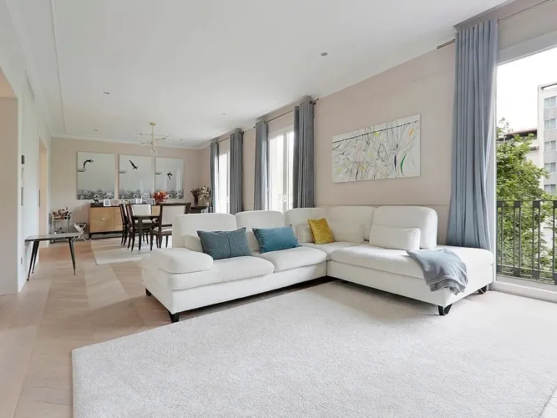 Amplio apartamento renovado en Avinguda Diagonal, junto a Turó Parc, Barcelona