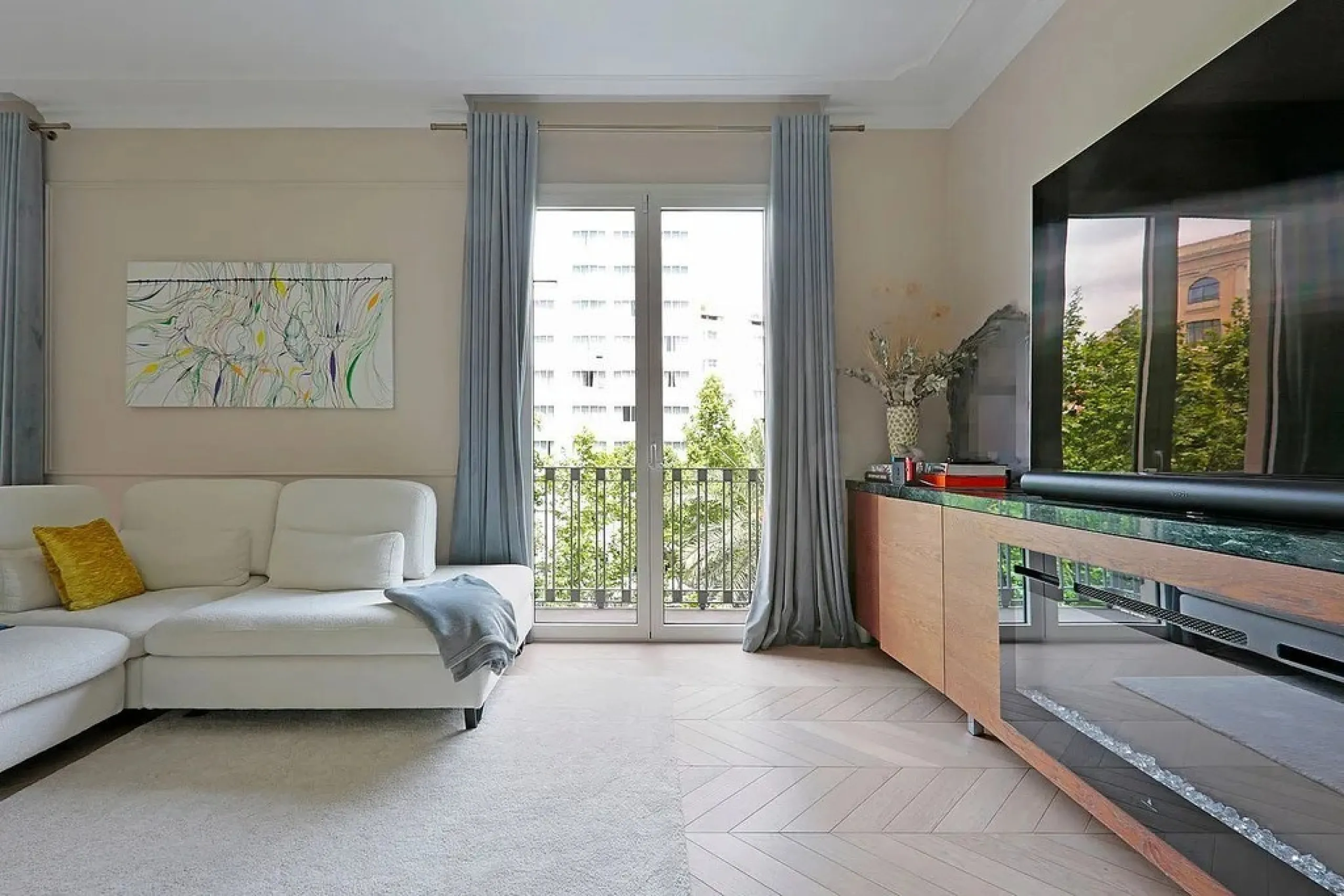 Amplio apartamento renovado en Avinguda Diagonal, junto a Turó Parc, Barcelona