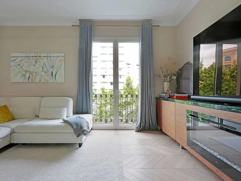 Amplio apartamento renovado en Avinguda Diagonal, junto a Turó Parc, Barcelona