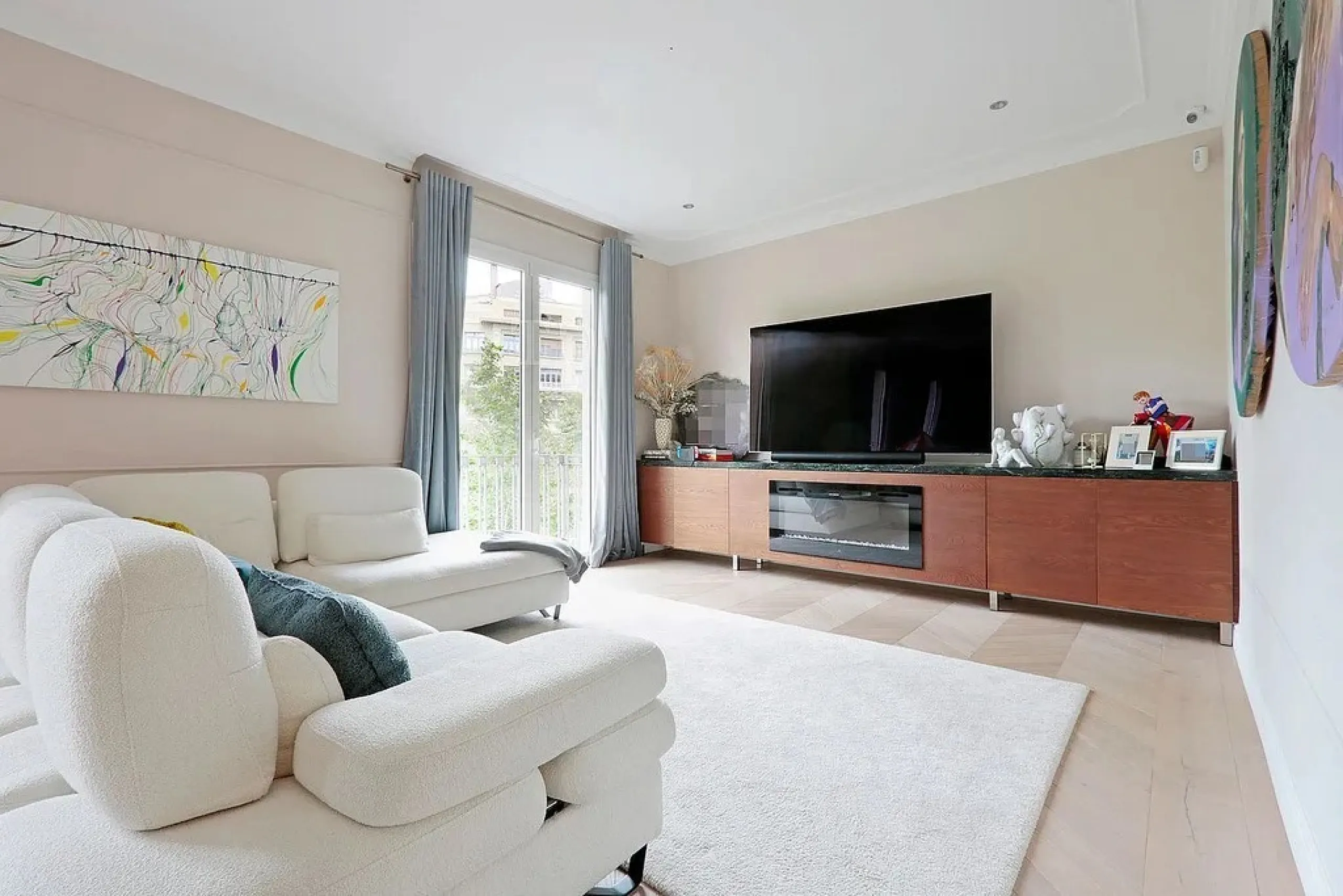 Amplio apartamento renovado en Avinguda Diagonal, junto a Turó Parc, Barcelona
