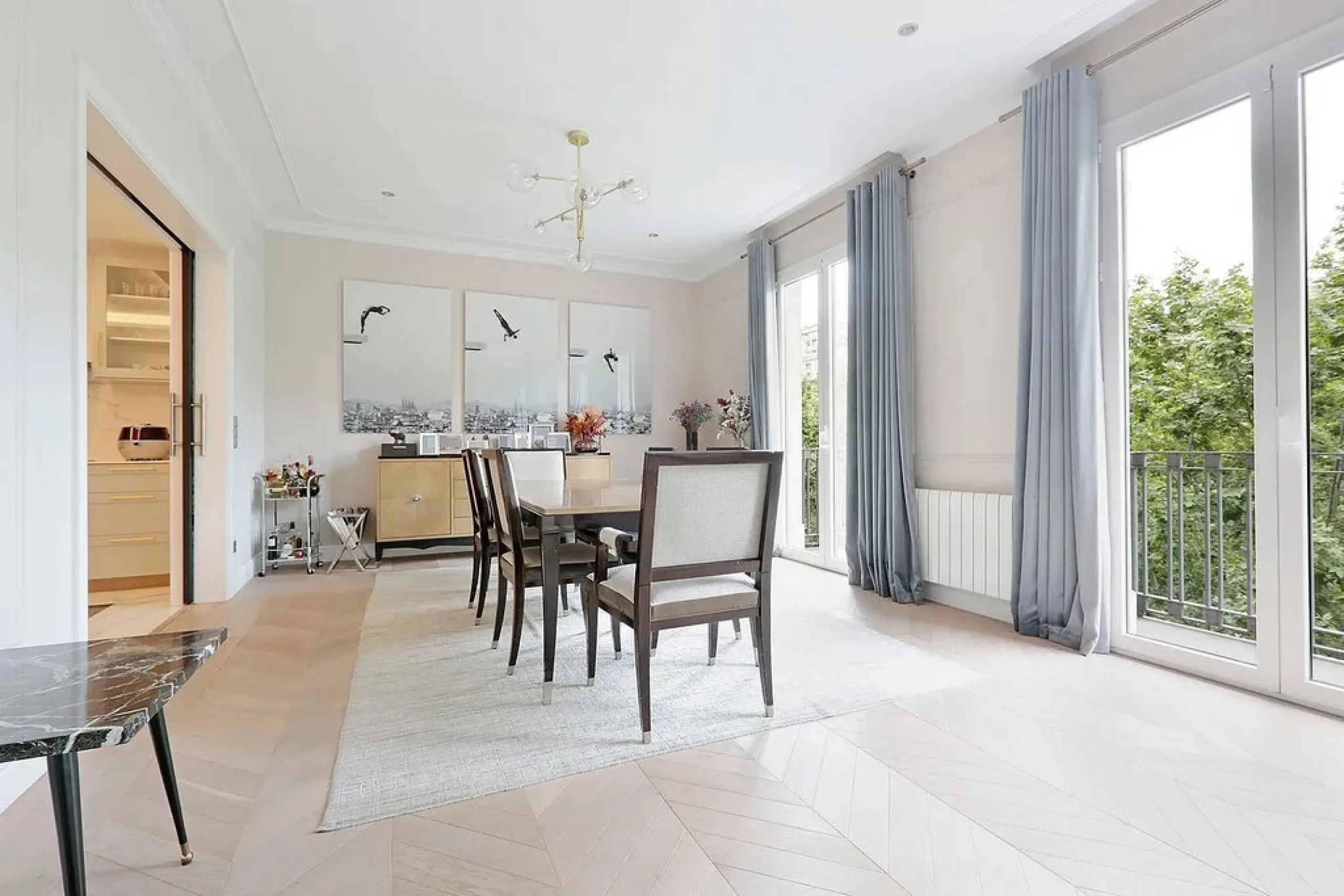 Amplio apartamento renovado en Avinguda Diagonal, junto a Turó Parc, Barcelona