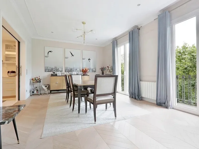 Amplio apartamento renovado en Avinguda Diagonal, junto a Turó Parc, Barcelona