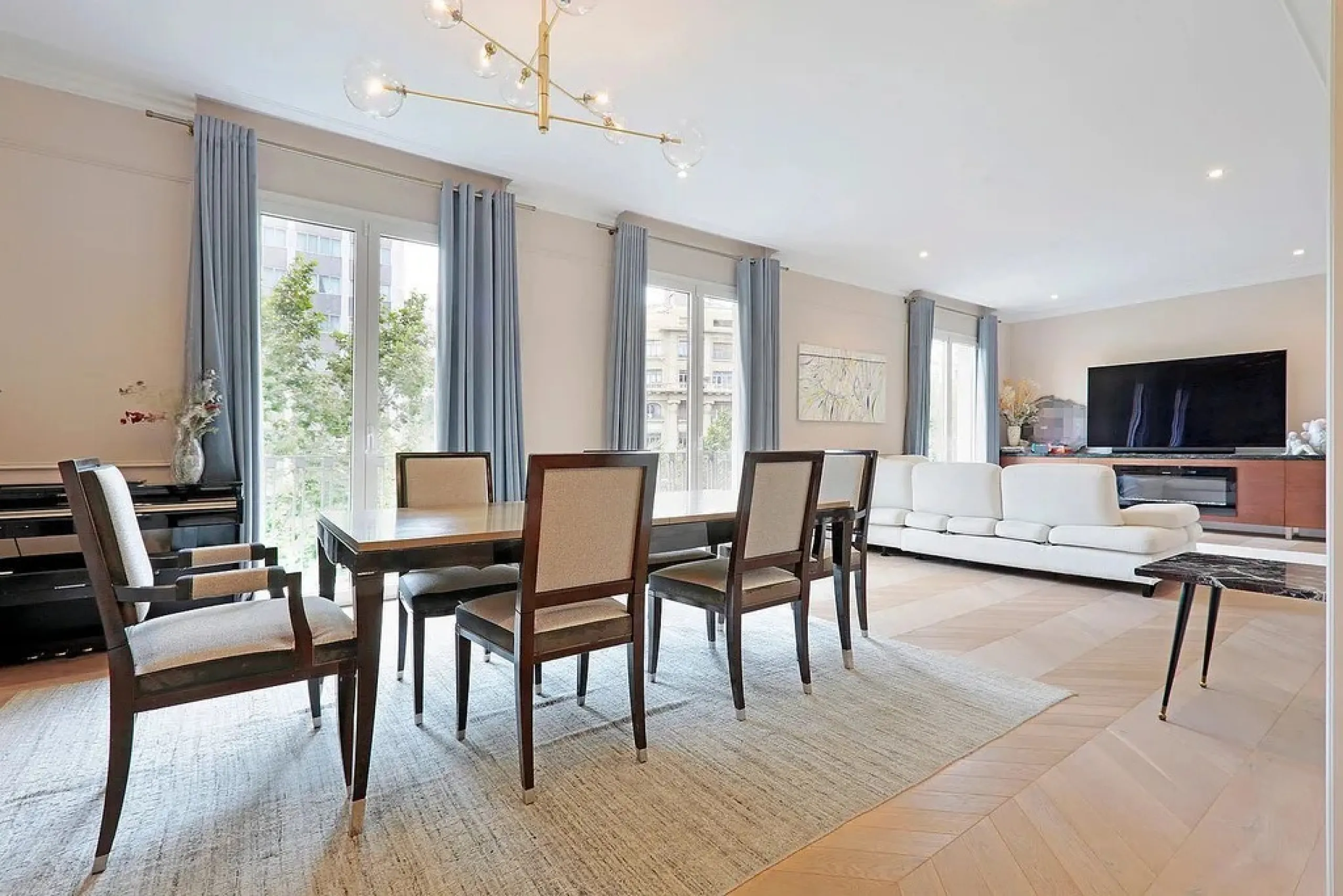 Amplio apartamento renovado en Avinguda Diagonal, junto a Turó Parc, Barcelona