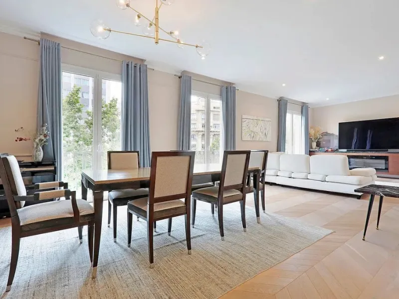 Amplio apartamento renovado en Avinguda Diagonal, junto a Turó Parc, Barcelona